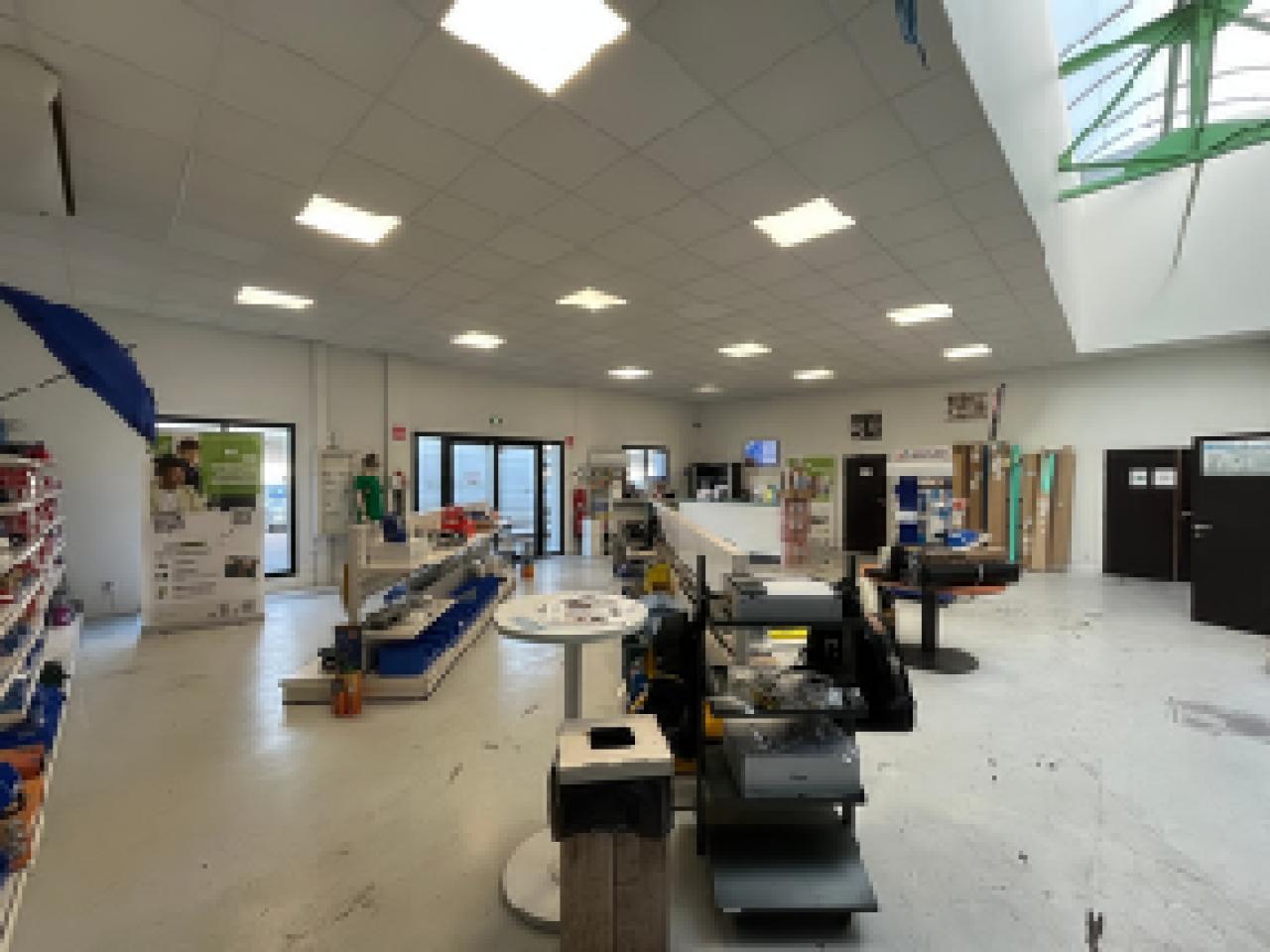 Local d'activité Décines-Charpieu 1481m² Location Local d'activité Décines-Charpieu OLACT2639587