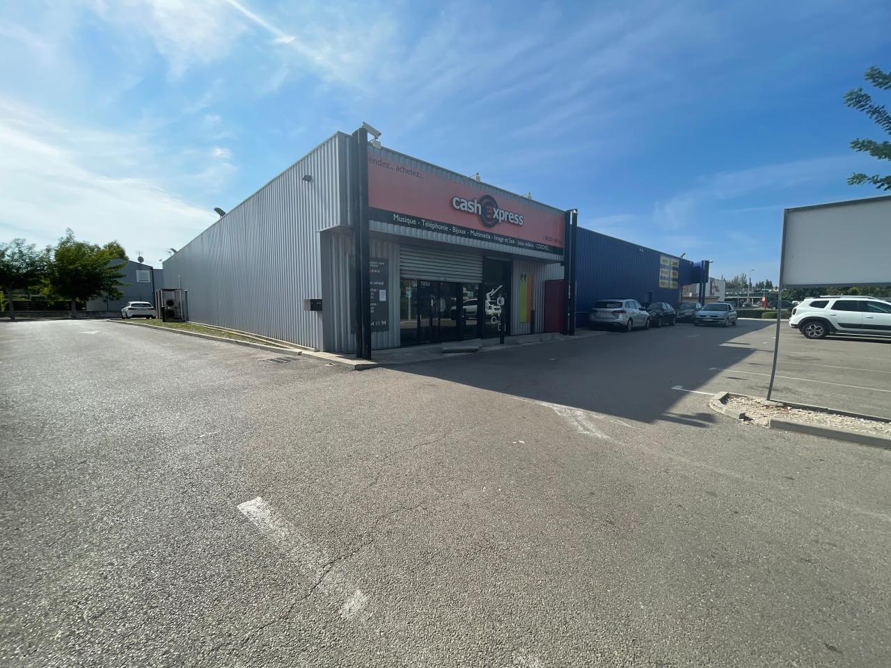Commerce Saint-Mitre-les-Remparts 400m² Location Commerce Saint-Mitre-les-Remparts OLCOM2425408